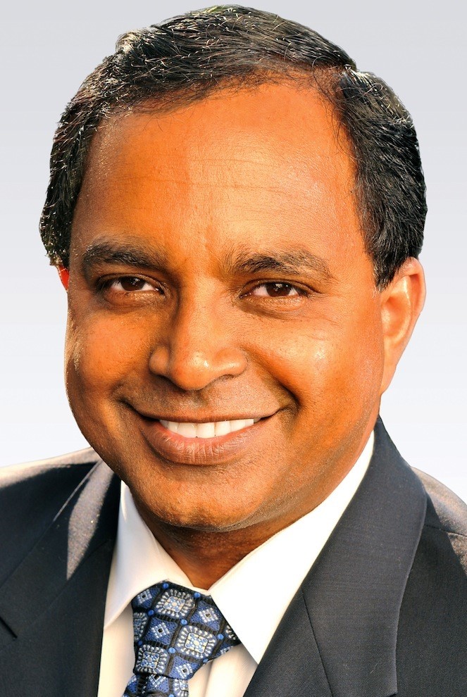 Dr. Ken Hansraj headshot