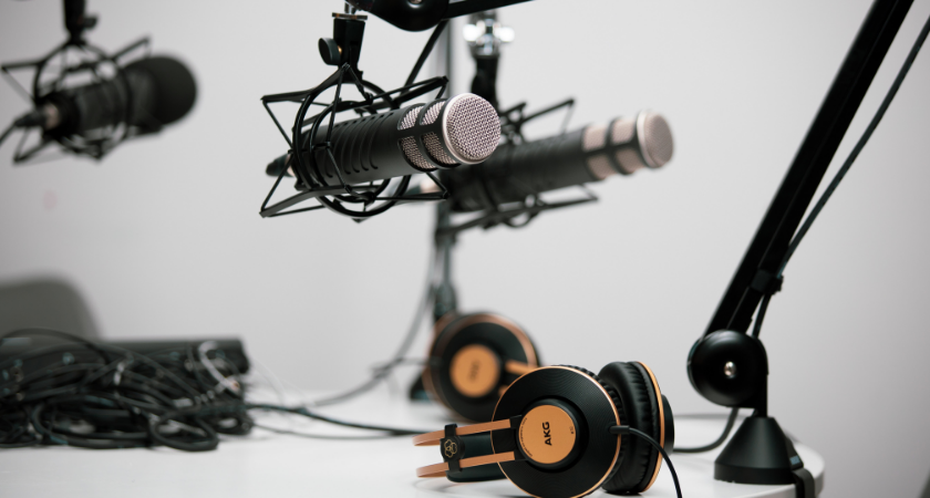 10 Can't-Miss Media and Journalism Podcasts